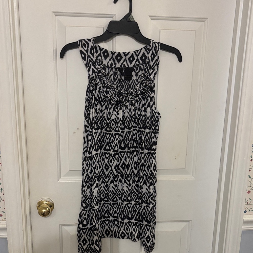New Directions Black and White Geometric Camisole